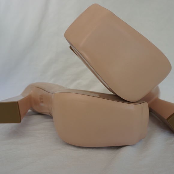 Roger Vivier Viv' Square Metal Buckle Platform Pumps in Patent Nude Leather - Picture 11 of 14